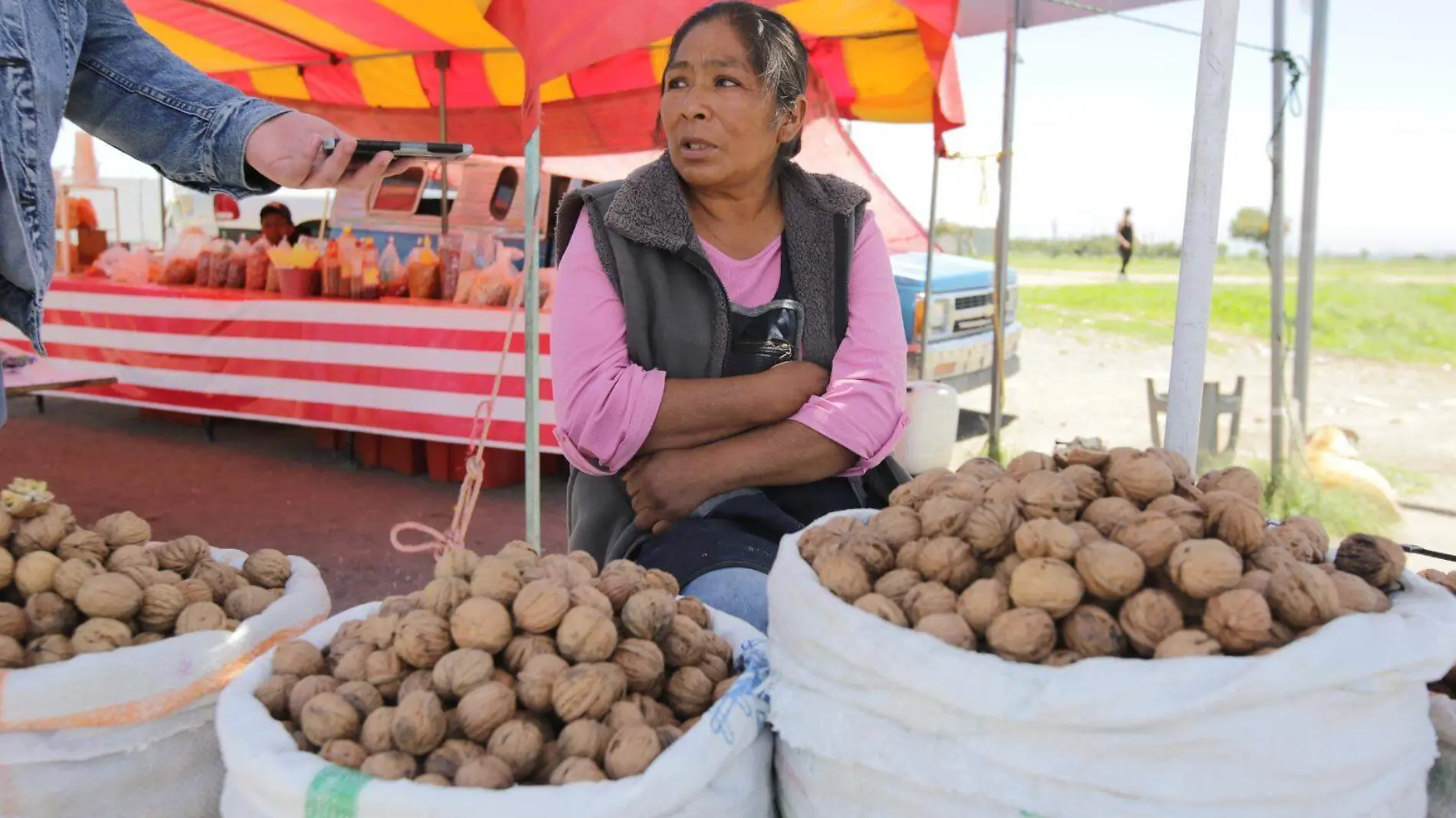 La pera y manzana rondan entre los 30 y 35 pesos; el durazno se encuentra en 40 pesos el kilo 